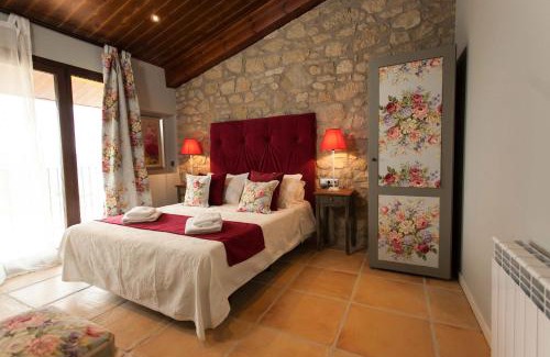 Bassella House | Casa Tapioles