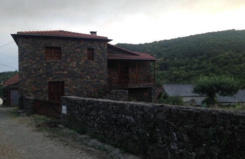 Rio De Fornos House | Casa Tradicional no Nordeste Transmontano
