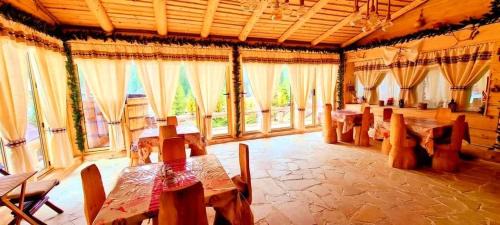 Predeal House | Casa Traditionala Nicolas