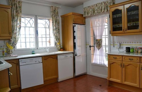 Becerril de la Sierra Cottage | Casa Trepador Azul for 8 people with plot and table football.