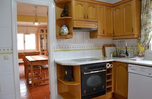 Becerril de la Sierra Cottage | Casa Trepador Azul for 8 people with plot and table football.