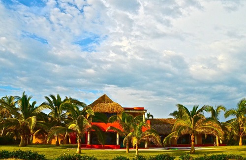 Barra de Colotepec Villa | Casa Tres Azules-Amazing Ocean Front Villa