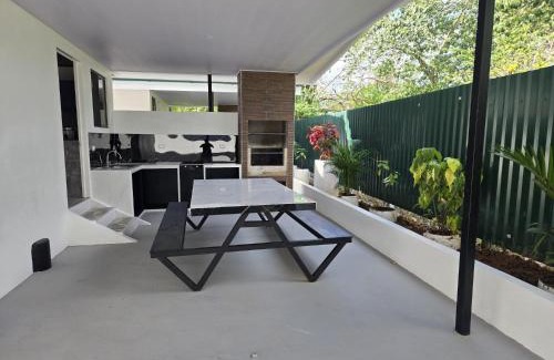 Palma House | Casa Trogon 2BDRM AC 50M to the Beach