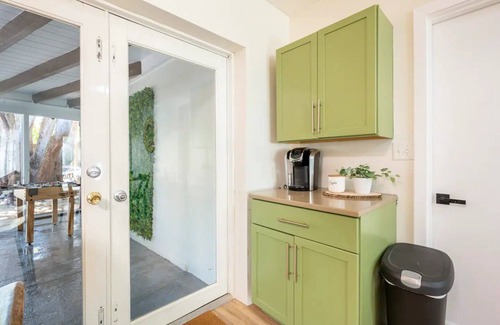 Croissant Park House | Casa Tulum 3BR/2BA w/lovely yard - Close to Everything in Fort Lauderdale!