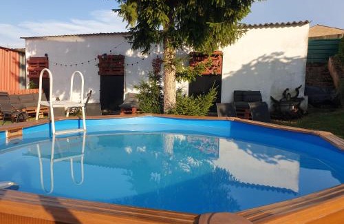 Arenzana de Abajo House | CASA TURÍSTICA Villa Carmen, CON CHIMENEA, AMPLIA ZONA DE JARDÍN, BARBACOA, PISCINA Y GARAJE
