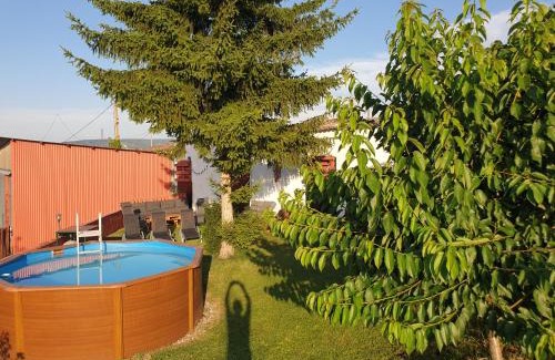 Arenzana de Abajo House | CASA TURÍSTICA Villa Carmen, CON CHIMENEA, AMPLIA ZONA DE JARDÍN, BARBACOA, PISCINA Y GARAJE