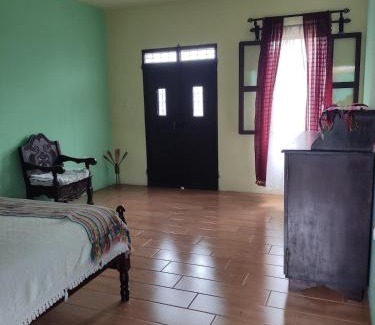 Ciudad Vieja House | Casa Tuta