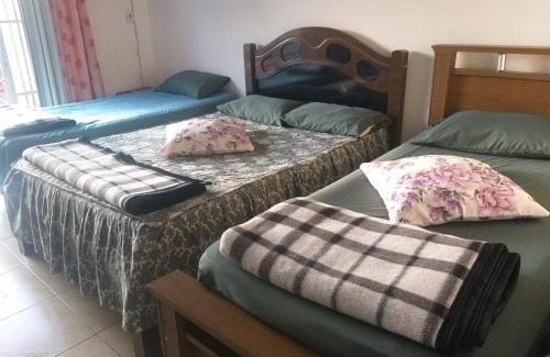 Aparecida House | casa vó doca, preço único pela casa inteira,cabem até 10 pessoas ao lado da basilica aparecida