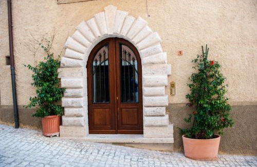 Orvinio Apartment | Casa Vacanza La Piazza