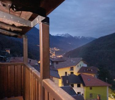 Berzo Demo Apartment | CASA VACANZE CA' MORESCHI