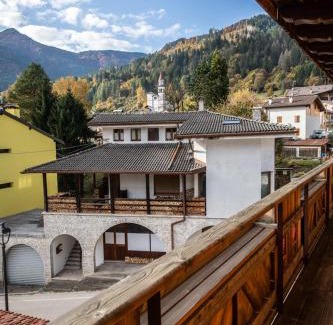 Sutrio House | CASA VACANZE RANUNCOLO 5