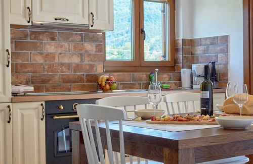 Buzet House | Casa Valla - Two Bedroom Holiday Home with Pool