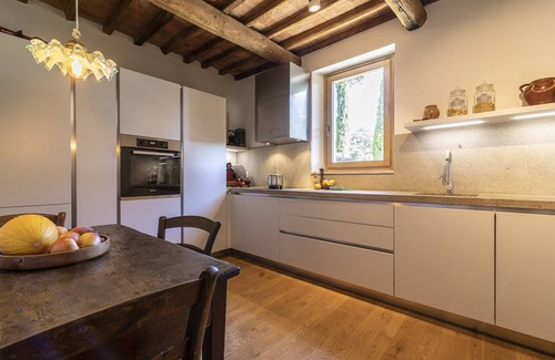 Roccastrada Villa | Casa Vecchia: Luxurious villa with shared pool, tennis court & stunning views!