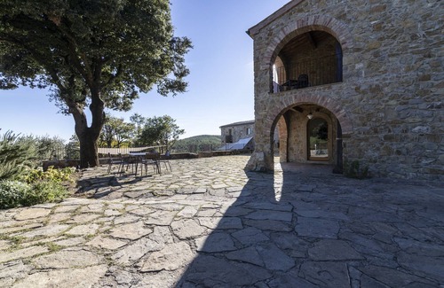 Roccastrada Villa | Casa Vecchia: Luxurious villa with shared pool, tennis court & stunning views!