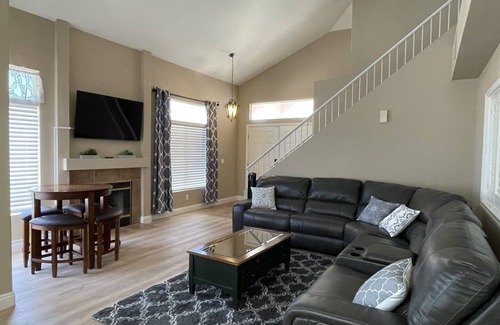 North Las Vegas House | Casa Vegas, Charming home with pool and spa. Just 15 minutes from Strip.