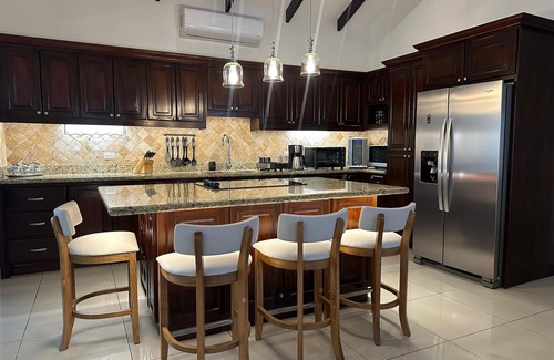 Damas House | Casa Veranera – Family Retreat with Private Pool, 20 min from Manuel Antonio