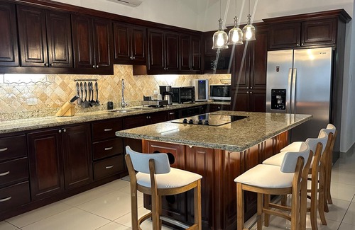 Damas House | Casa Veranera – Family Retreat with Private Pool, 20 min from Manuel Antonio