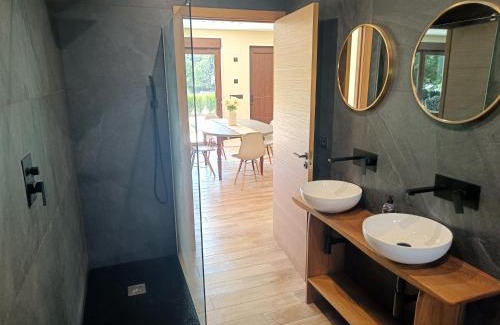 Villalba House | Casa verde de Lobán