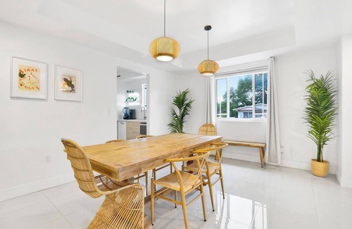 Buena Vista House | Casa Verde | Design District |5BR| Hot Tub