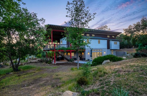 Ojai House | Casa Verde Estate | Stunning Mountain Views | 2 acres 3300 sq feet| Walk to Town