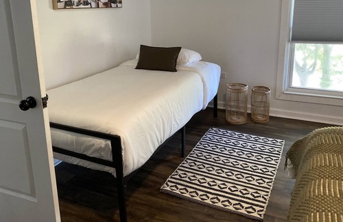 Aurora House | Casa Verde: Near Downtown Aurora/Casino