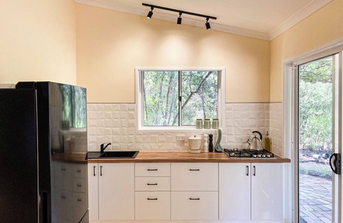 Taunton Cabin | Casa Verde | Off-grid hideaway Agnes Water & 1770