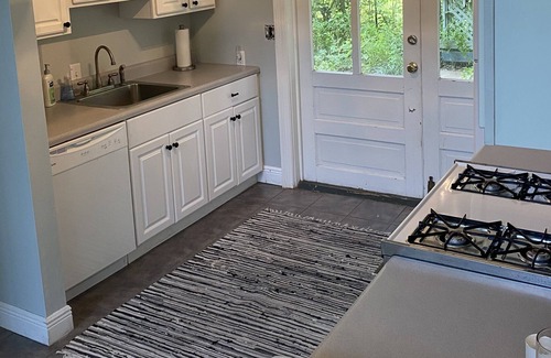 Covington House | Casa Verde ~ Peaceful Country Setting, 1 mile from downtown Covington