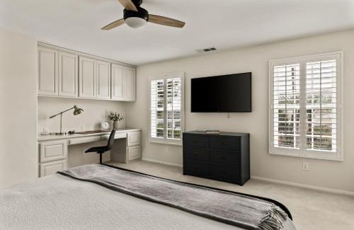 Temecula House | Casa Verde Wine Country Estate w Pickleball Casita