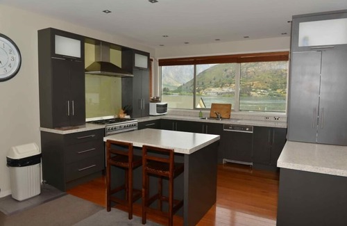 Frankton House | Casa via Lago (House on the Lake)