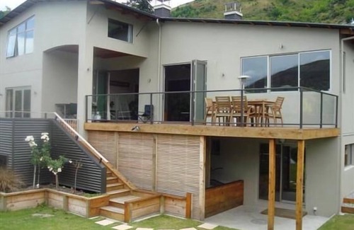 Frankton House | Casa via Lago (House on the Lake)