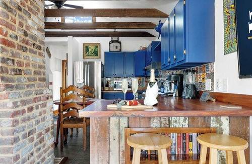 Cannonborough Elliotborough House | Casa Vieja-B: Sunny and Sleek 1BR