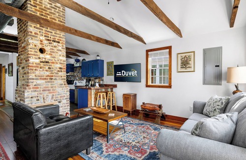 Cannonborough Elliotborough House | Casa Vieja-B: Sunny and Sleek 1BR