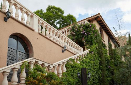 Zona Centro House | Casa Vista 6BR Villa, 16p Jacuzzi Pool, Staff & Breakfast