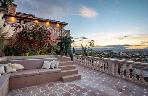 Zona Centro House | Casa Vista 6BR Villa, 16p Jacuzzi Pool, Staff & Breakfast