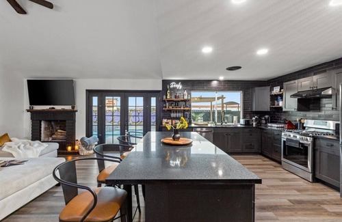 Paradise House | Casa Viva Las VegasnLuxury Vacation Rental