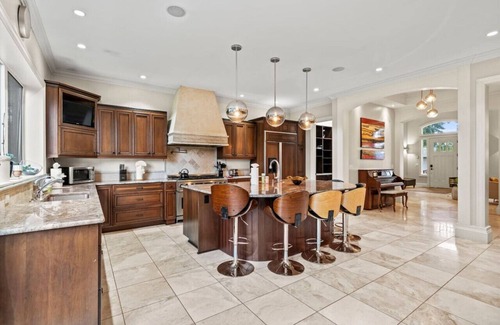 Bellevue House | Casa Woodridge: A Stylish Bellevue Retreat