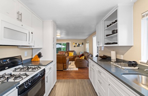 Vancouver Heights House | Casa Yeye! Dual Office WFH! HUGE Yard! Mins ~ PDX!
