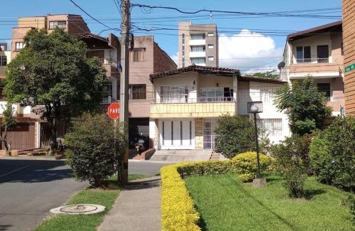 La America House | Casa zona Laureles