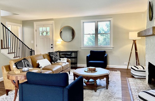 Thornhill House | CasaAzul Restored Retreat- 7min walk to historic Main Street downtown Orange, VA
