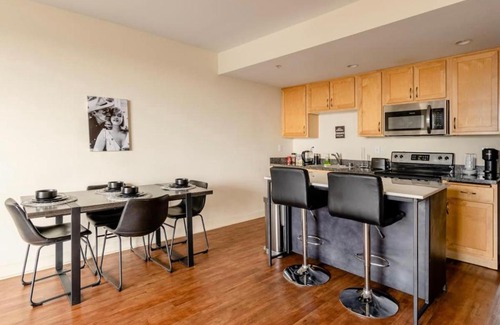 Southwest Berkeley Apartment | Casablanca