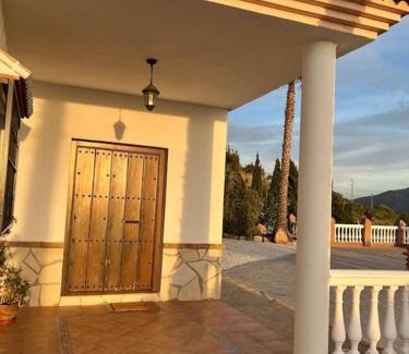Vinuela Villa | CasaBlanca Villa Rural con piscina y barbacoa