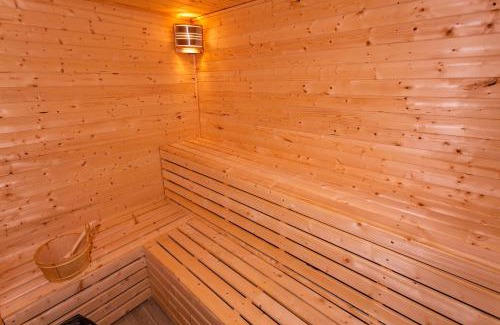 Sinaia House | CasaDrago Sinaia , sauna si ciubar cu apa sarata