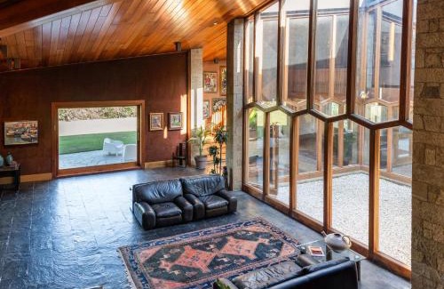 Castelltercol Ski Chalet | CasaKubrick chalet en la montaña