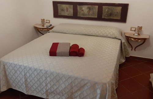 Castelnuovo Cilento Bed & Breakfast | Casale Battaglini B&b is nestled in a green oasis of Cilento, Elea Velia.