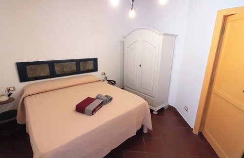 Castelnuovo Cilento Bed & Breakfast | Casale Battaglini B&b is nestled in a green oasis of Cilento, Elea Velia.