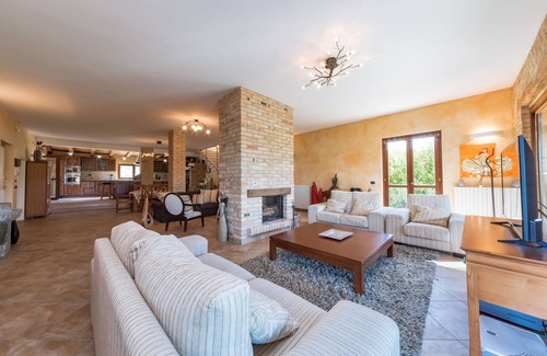 Offida Villa | Casale Rosy 6+2, Emma Villas