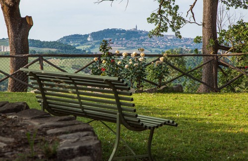 Todi Villa | Casale Torregentile, sleeps 10 in comfort and style. Superb views, A/C