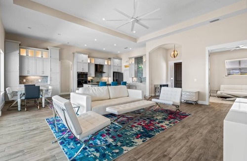 Tropic House | Casamigos. Luxury waterfront-Swim with Dolphins-Private Beach. Pet Friendly!