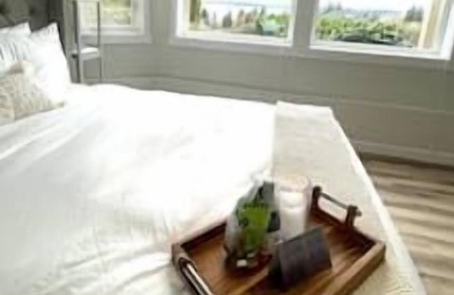 Manchester House | Casanora Sonida - Waterfront Home