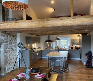 Vaudevant Villa | CASARIOU Les Bernards Villa Grande bâtisse 12p avec cheminée bain nordique billiard piscine